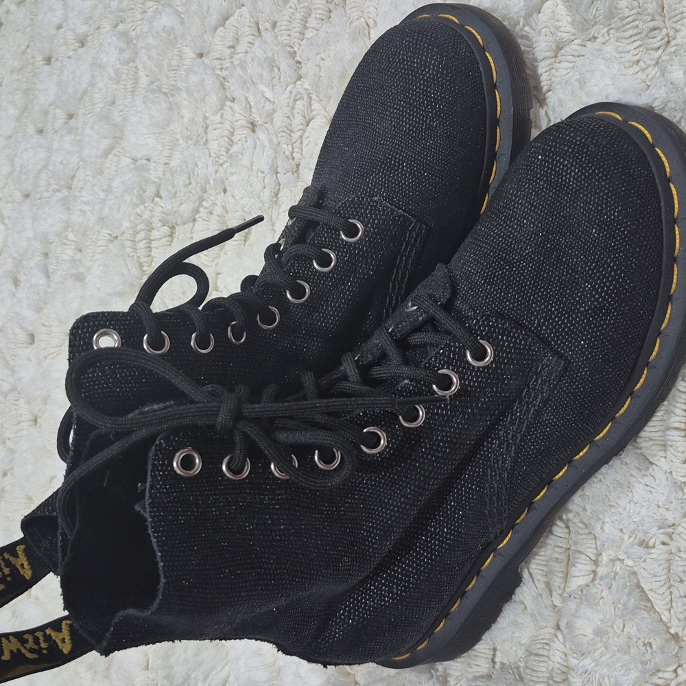 DR. MARTENS Pascal Gliitter  Black Lace-Up Boots Women's Size 6.